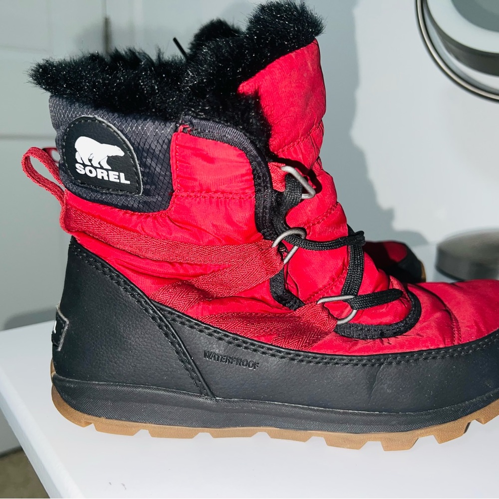 Burgundy Sorel waterproof boots